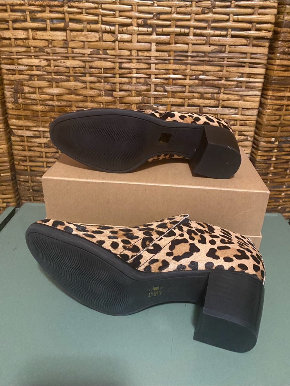 NWT Aetrex Delaney Genuine Leather Calf Hair Leopard Orthotic Bootie 7 1/2 - Picture 5 of 7